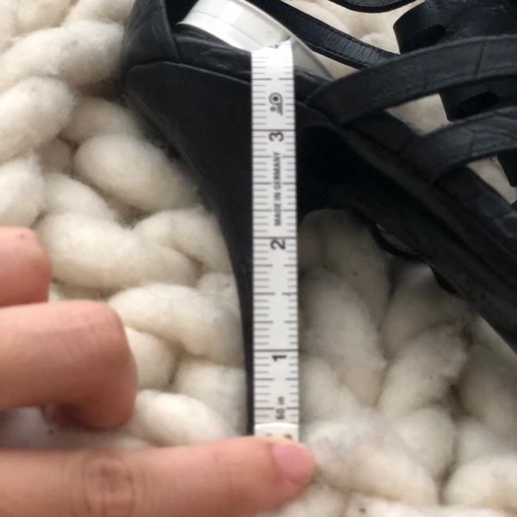 Sz 40 EUC Givenchy crocodile print leather sandals - Picture 7 of 7